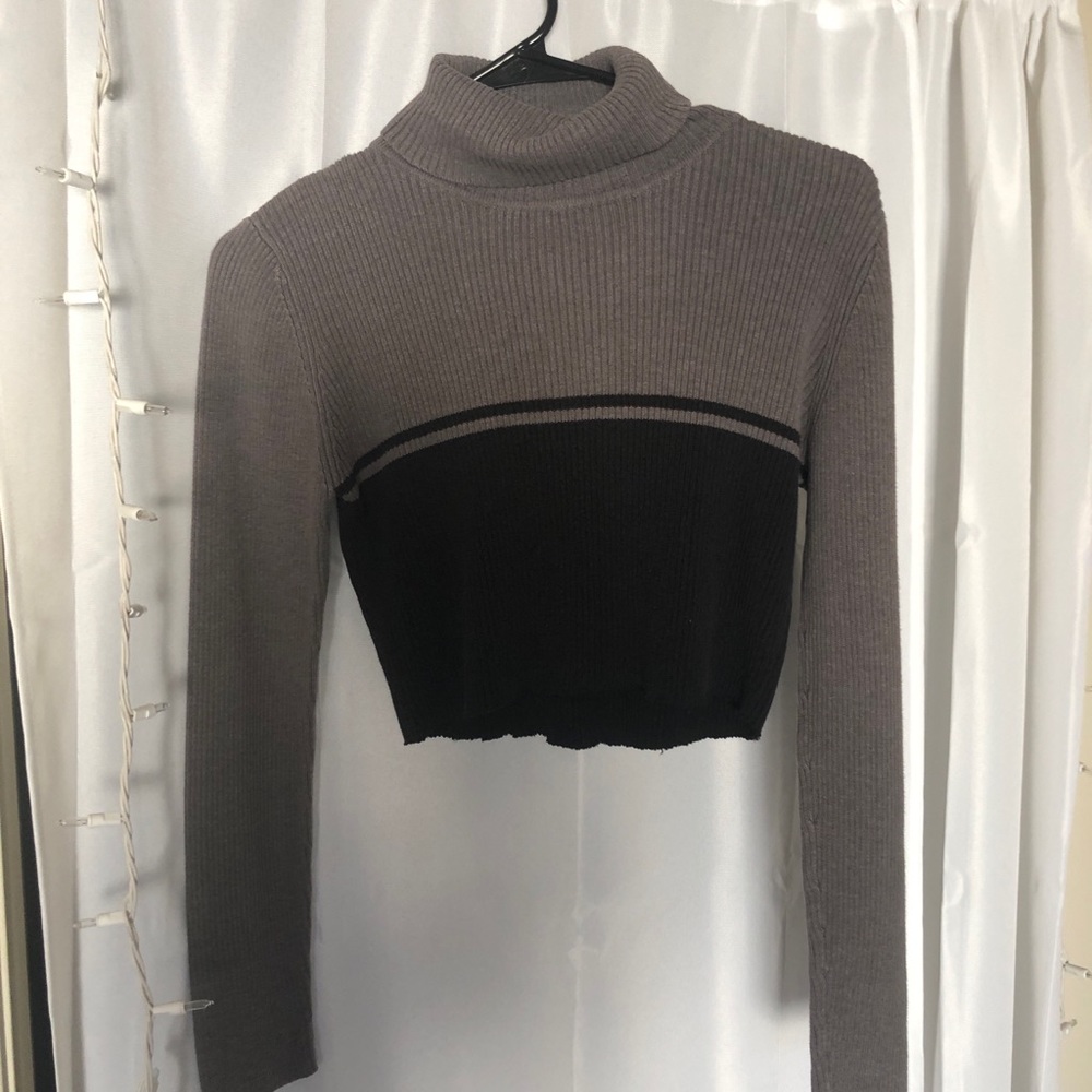 Cropped turtleneck